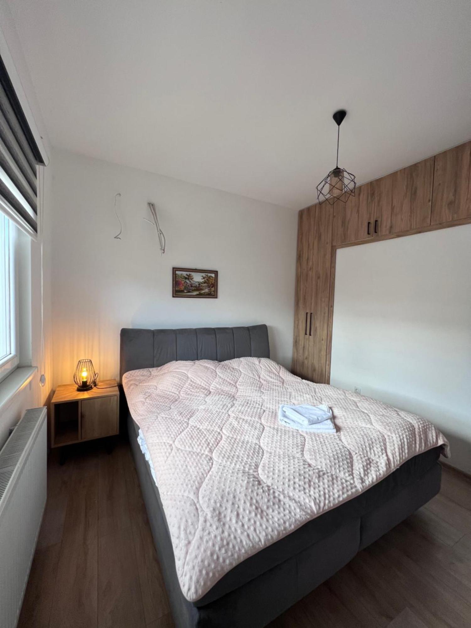 Oasis Royal Apartment